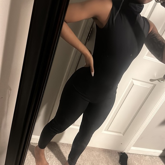 Small Black SKIMS Body Suit - Picture 4 of 5